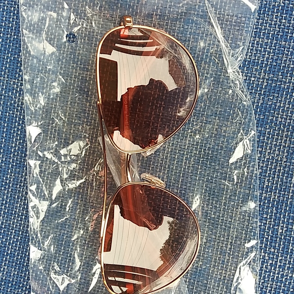 Nwt. Coach YAN jeweled pilot aviator sunglasses gold trim. - Picture 9 of 9